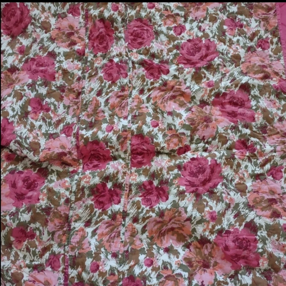 Floral Roses Reversible Pink Bedspread Coverlet Quilt Boho Vintage Style